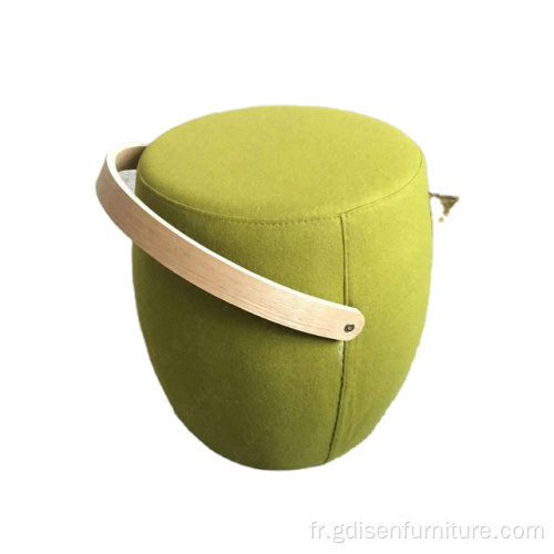 Continuez sur des tabourets ottomans pouf